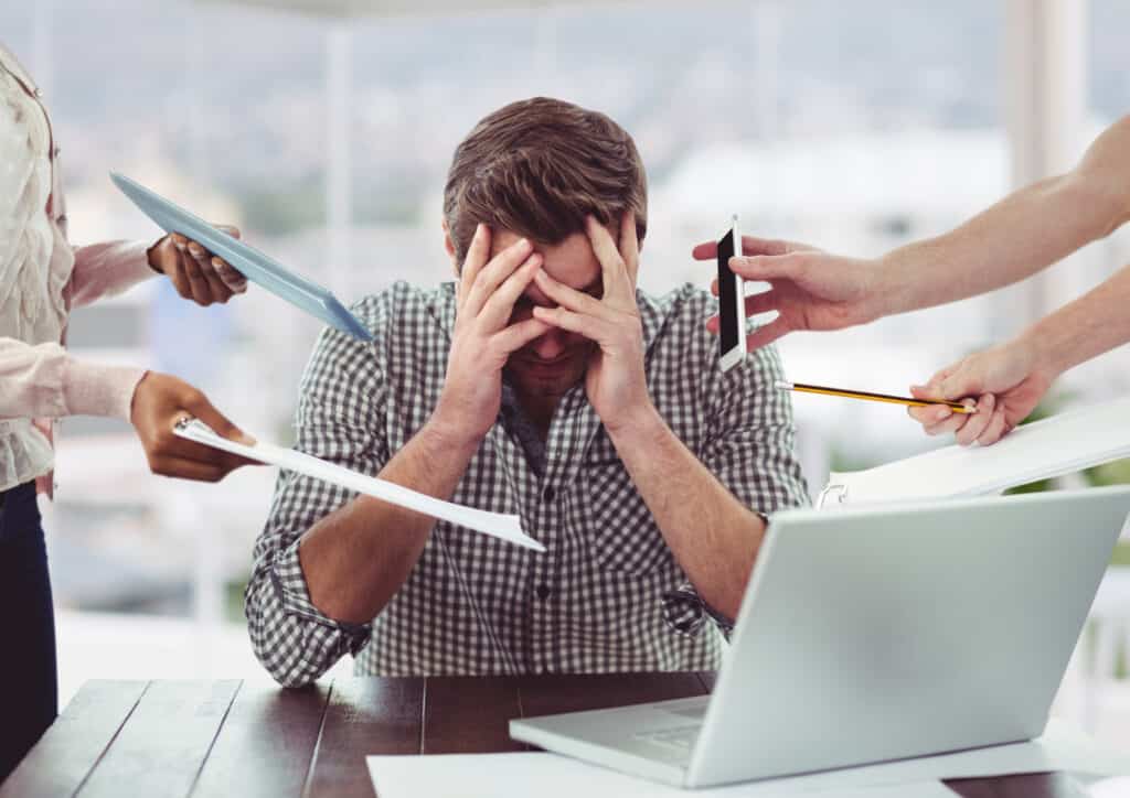 ilustrasi orang stress di kantor